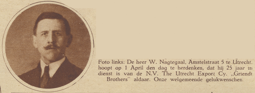 873947 Portret van W. Nagtegaal (Amstelstraat 5) te Utrecht, die 25 jaar in dienst is bij de margarinefabriek Griendt ...